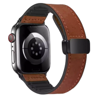 Aura Leder Apple Watch Armband in Braun mit schwarzer Innenseite und Magnetverschluss